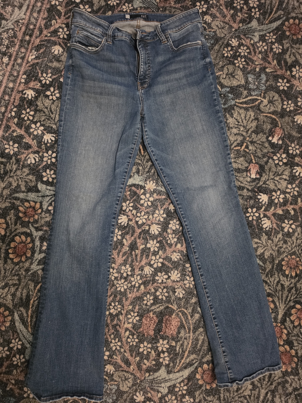 Kut from the Kloth Women's Straight Leg Jeans in Medium Blue